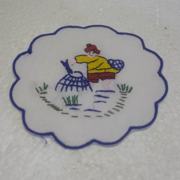 Oriental Themed Handstitched Sandwich Plate and Stemware Dollie Set - Picture 5 of 7